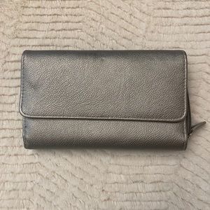 Gray Croft and Barrow Clutch